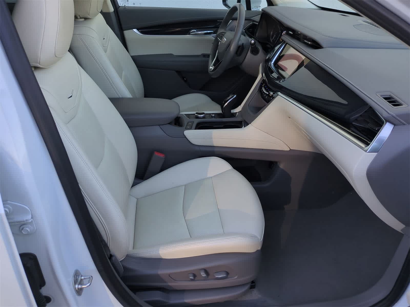 Thumbnail: 2024 Cadillac XT6 - 22