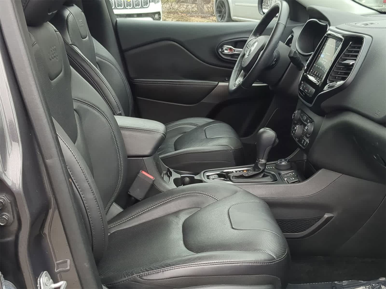 Thumbnail: 2019 Jeep Cherokee - 28