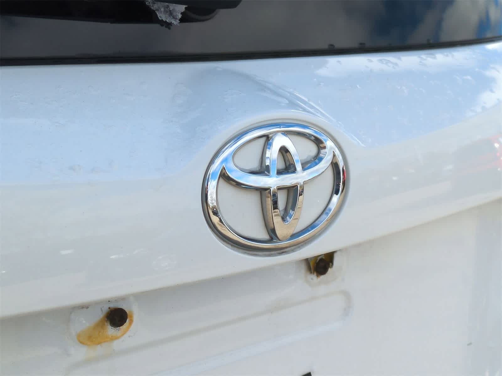 Thumbnail: 2015 Toyota RAV4 - 12