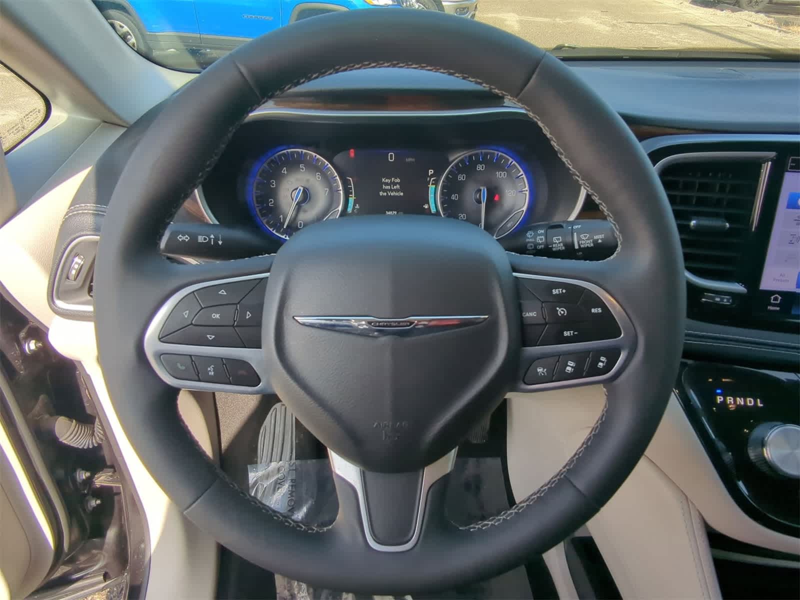 Thumbnail: 2023 Chrysler Pacifica - 31