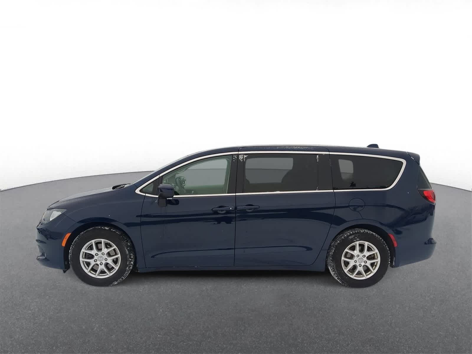 Thumbnail: 2017 Chrysler Pacifica - 5