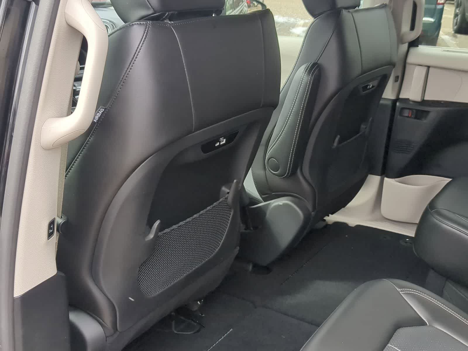 Thumbnail: 2023 Chrysler Pacifica - 17