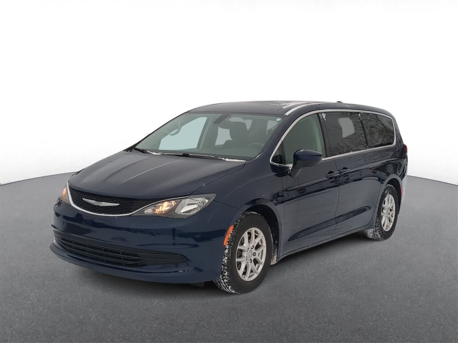 Thumbnail: 2017 Chrysler Pacifica - 4
