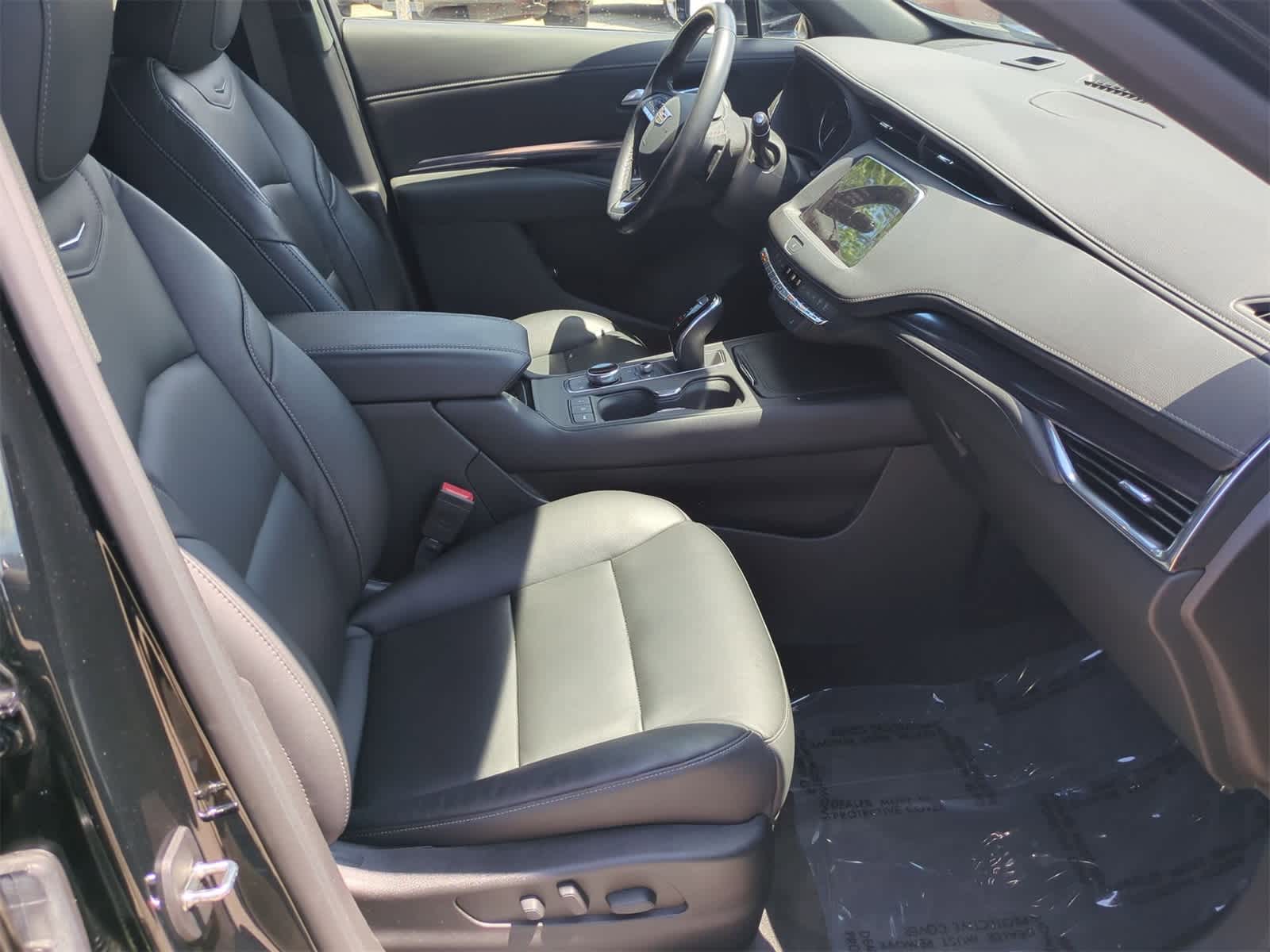 Thumbnail: 2023 Cadillac XT4 - 19