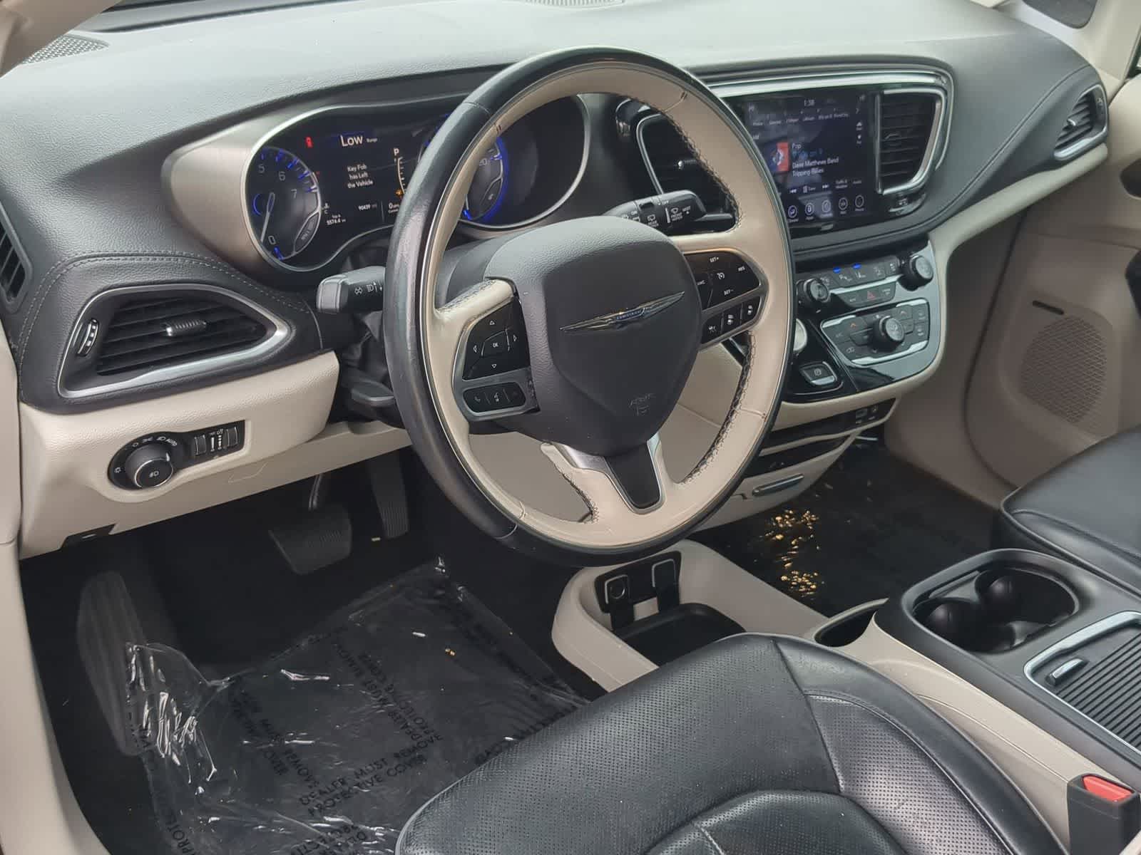 Thumbnail: 2018 Chrysler Pacifica - 10
