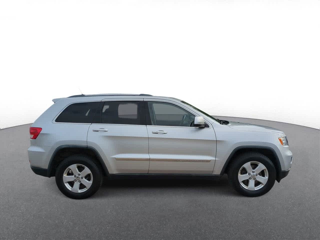 Thumbnail: 2011 Jeep Grand Cherokee - 9