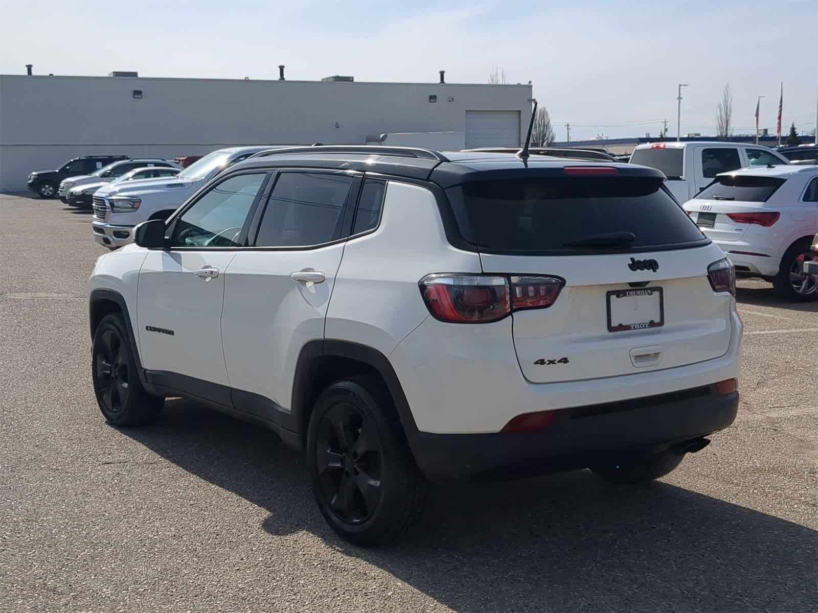 Thumbnail: 2018 Jeep Compass - 12