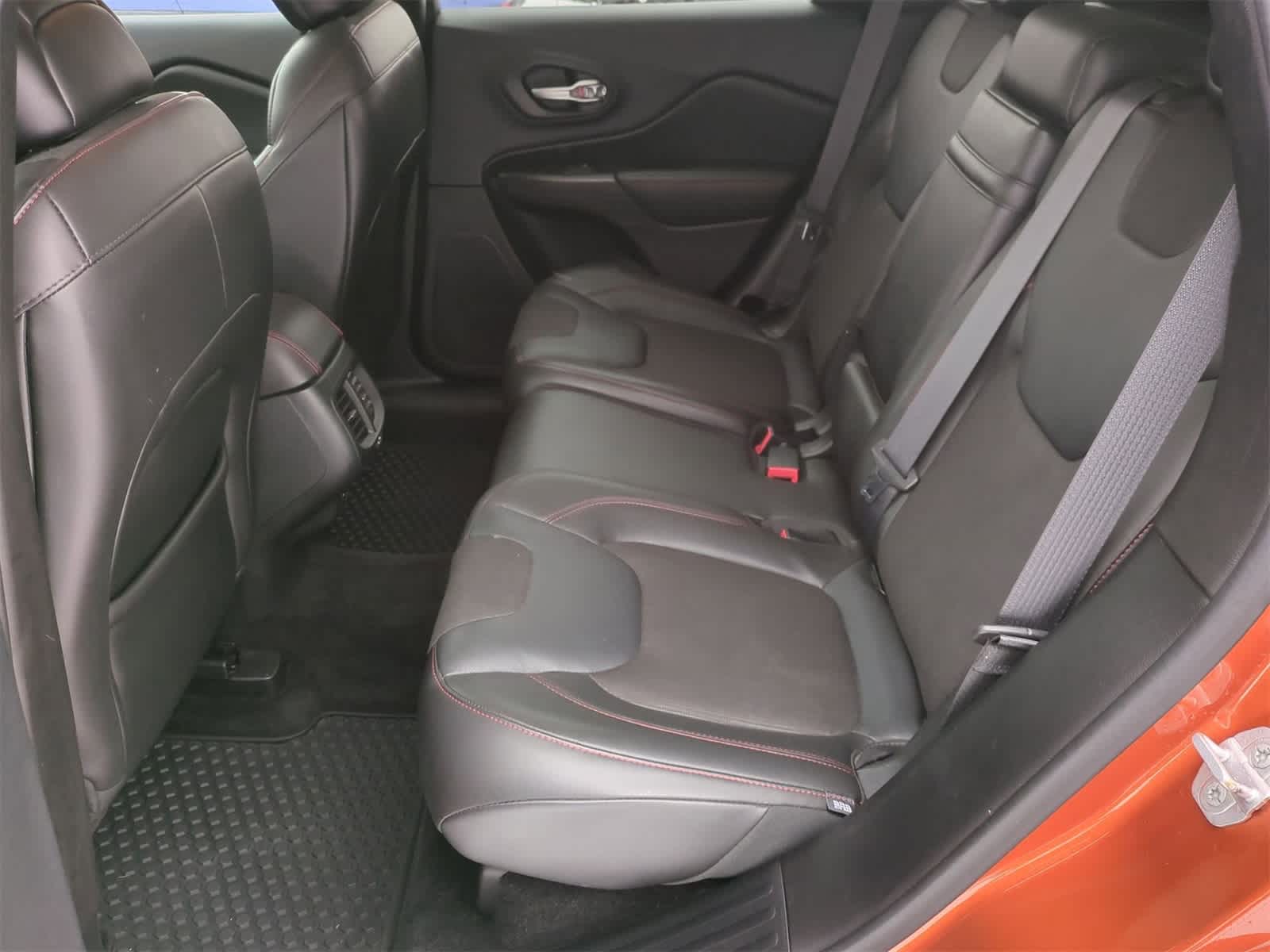 Thumbnail: 2015 Jeep Cherokee - 19