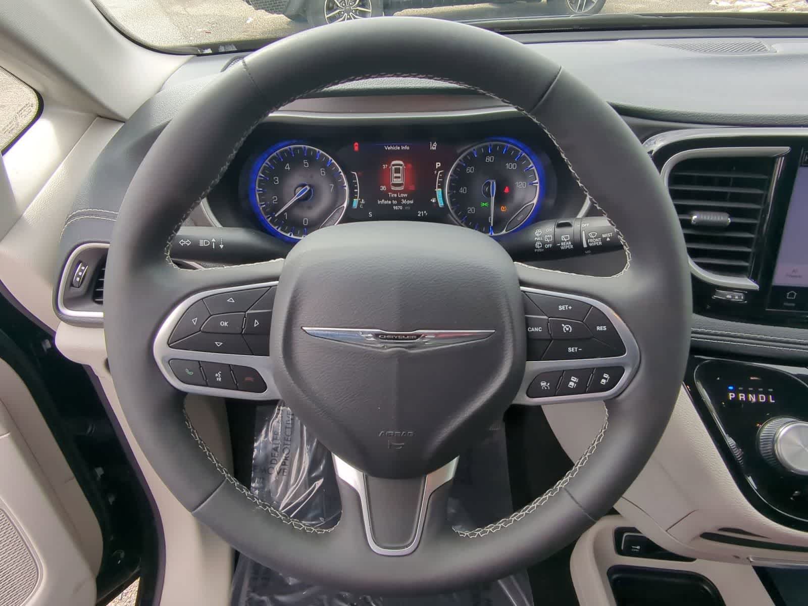 Thumbnail: 2023 Chrysler Pacifica - 21