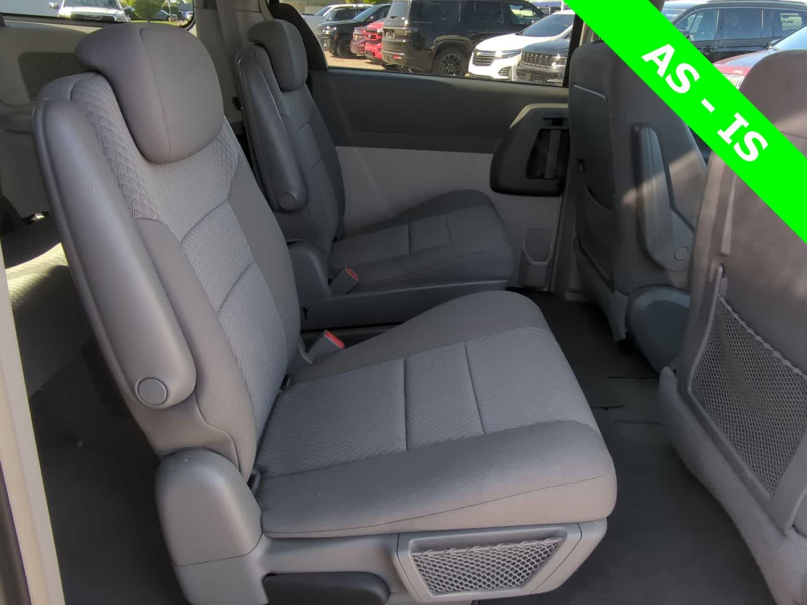 Thumbnail: 2010 Chrysler Town & Country - 20