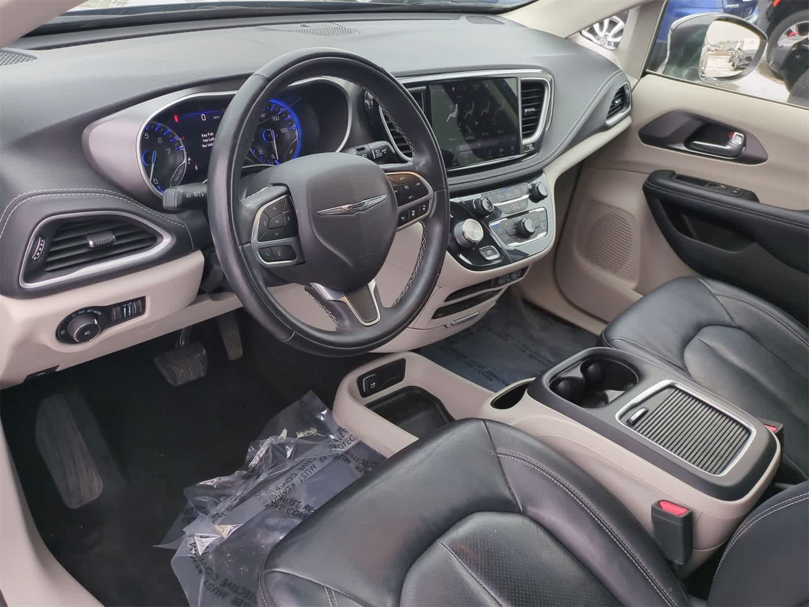 Thumbnail: 2022 Chrysler Pacifica - 10