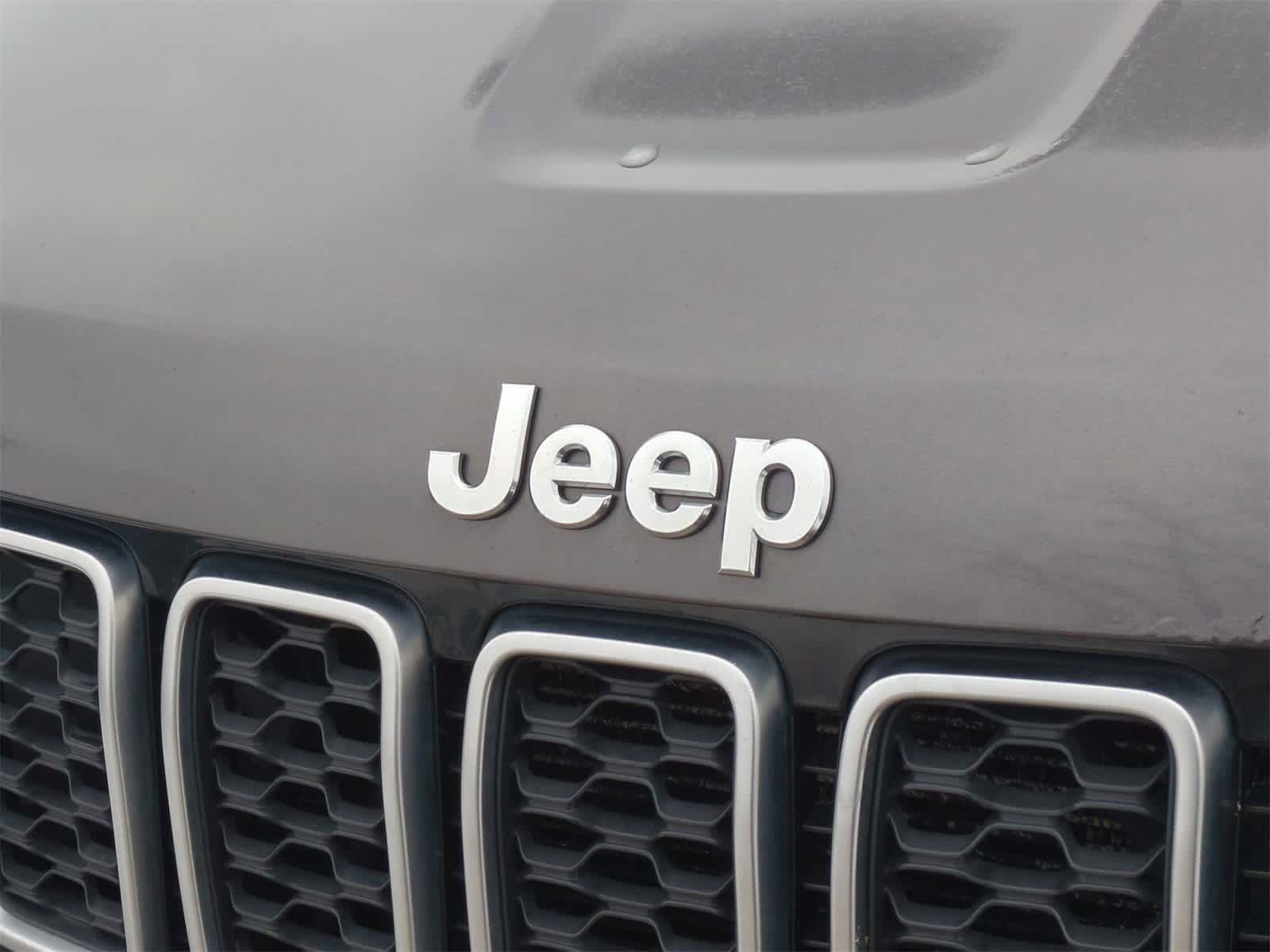Thumbnail: 2018 Jeep Grand Cherokee - 12