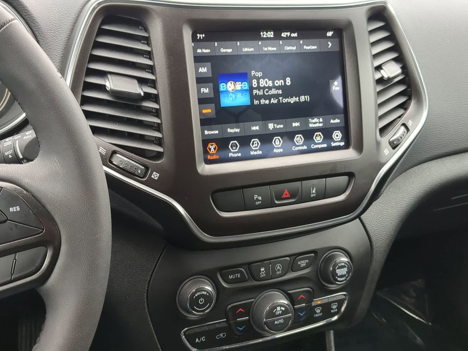 Thumbnail: 2022 Jeep Cherokee - 27