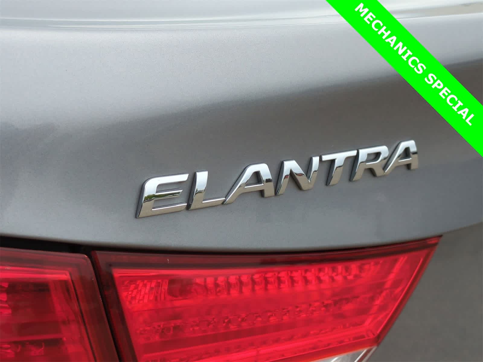 Thumbnail: 2011 Hyundai Elantra - 12