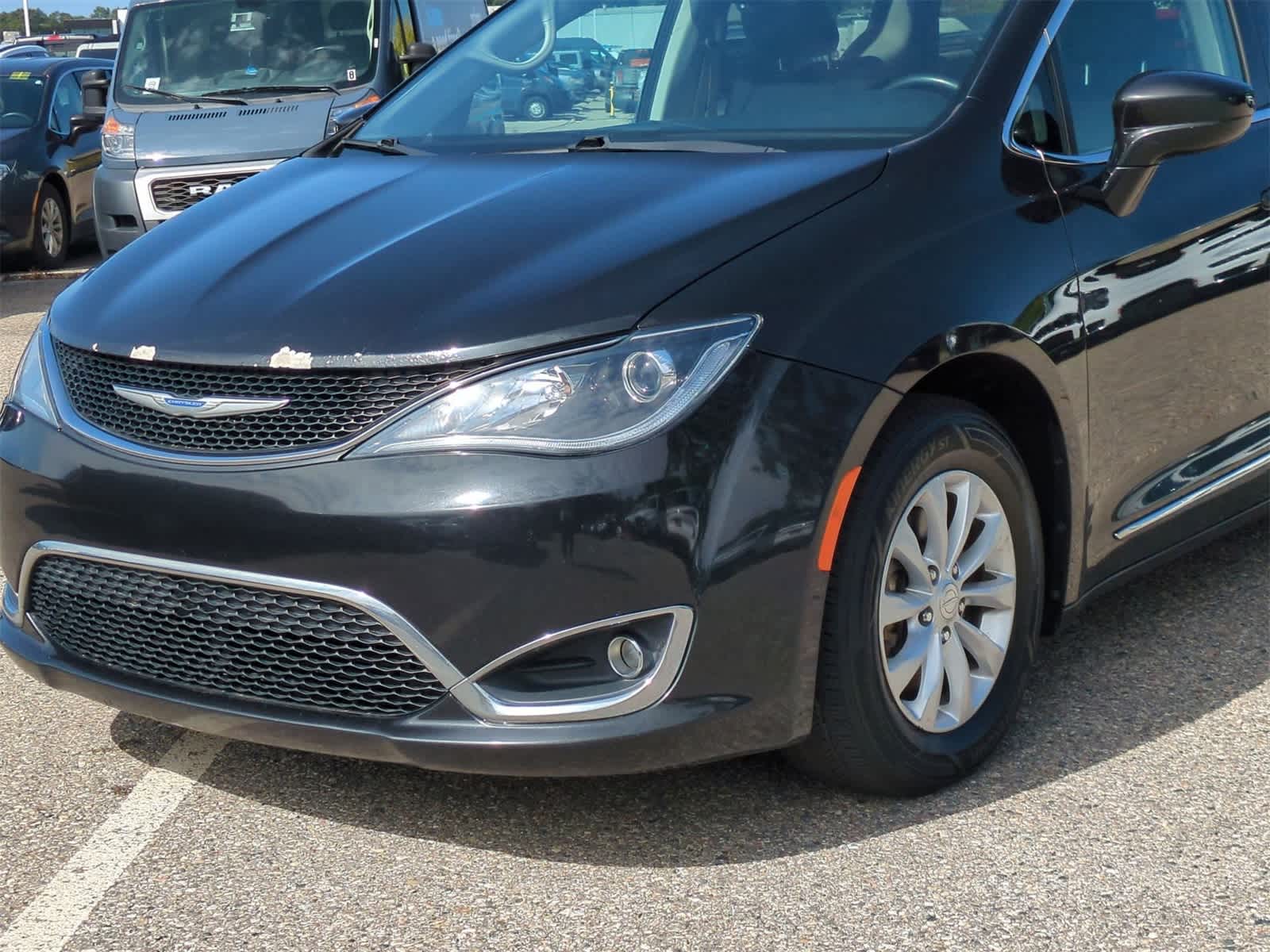 Thumbnail: 2019 Chrysler Pacifica - 11