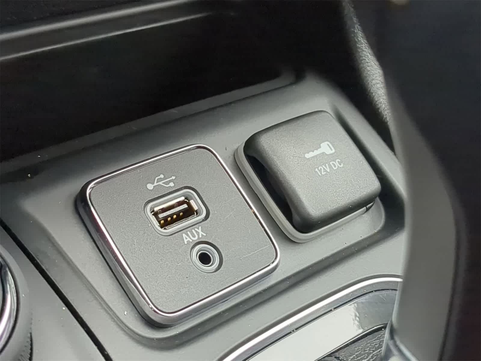 Thumbnail: 2019 Jeep Cherokee - 37