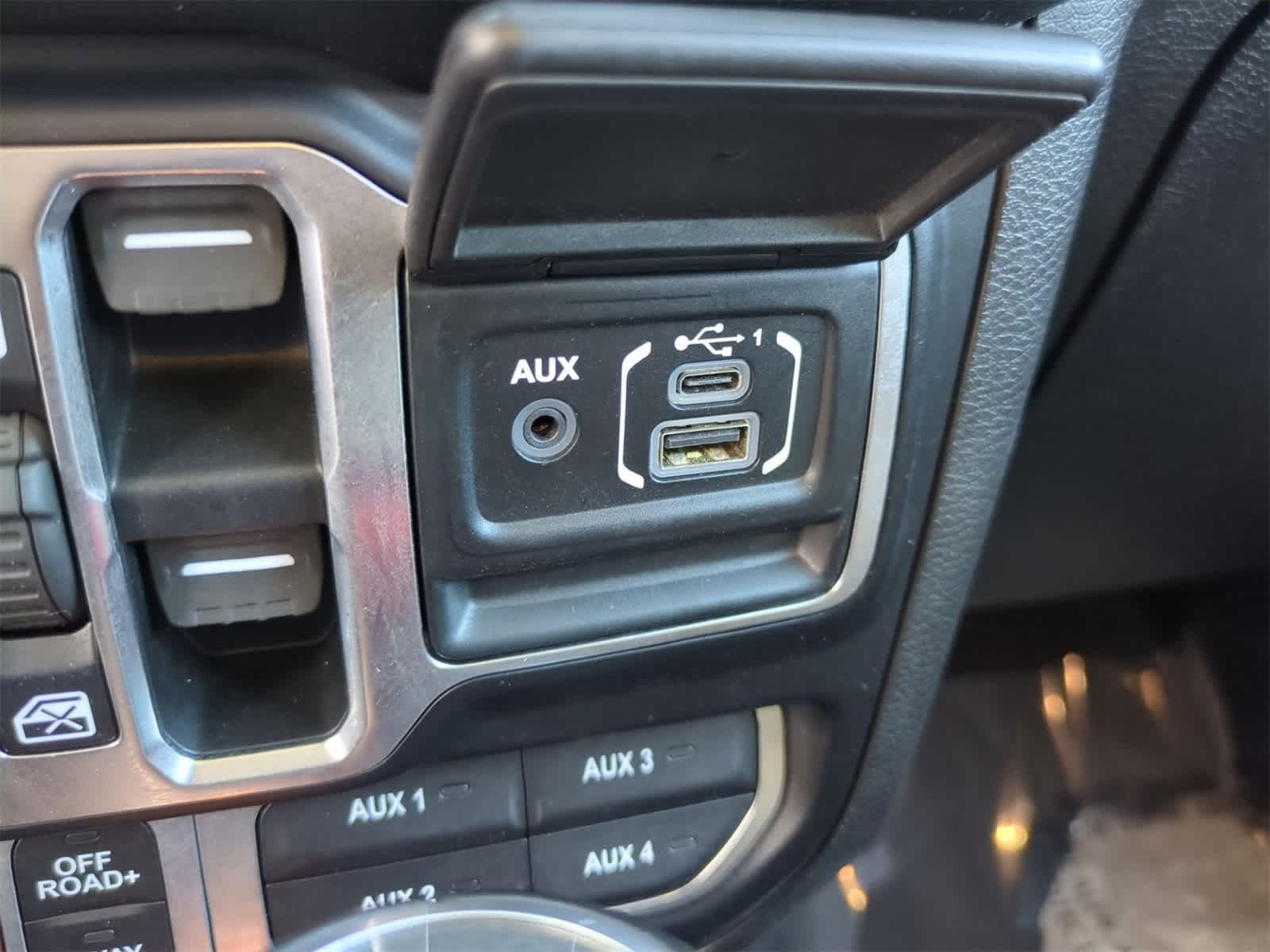 Thumbnail: 2020 Jeep Gladiator - 30