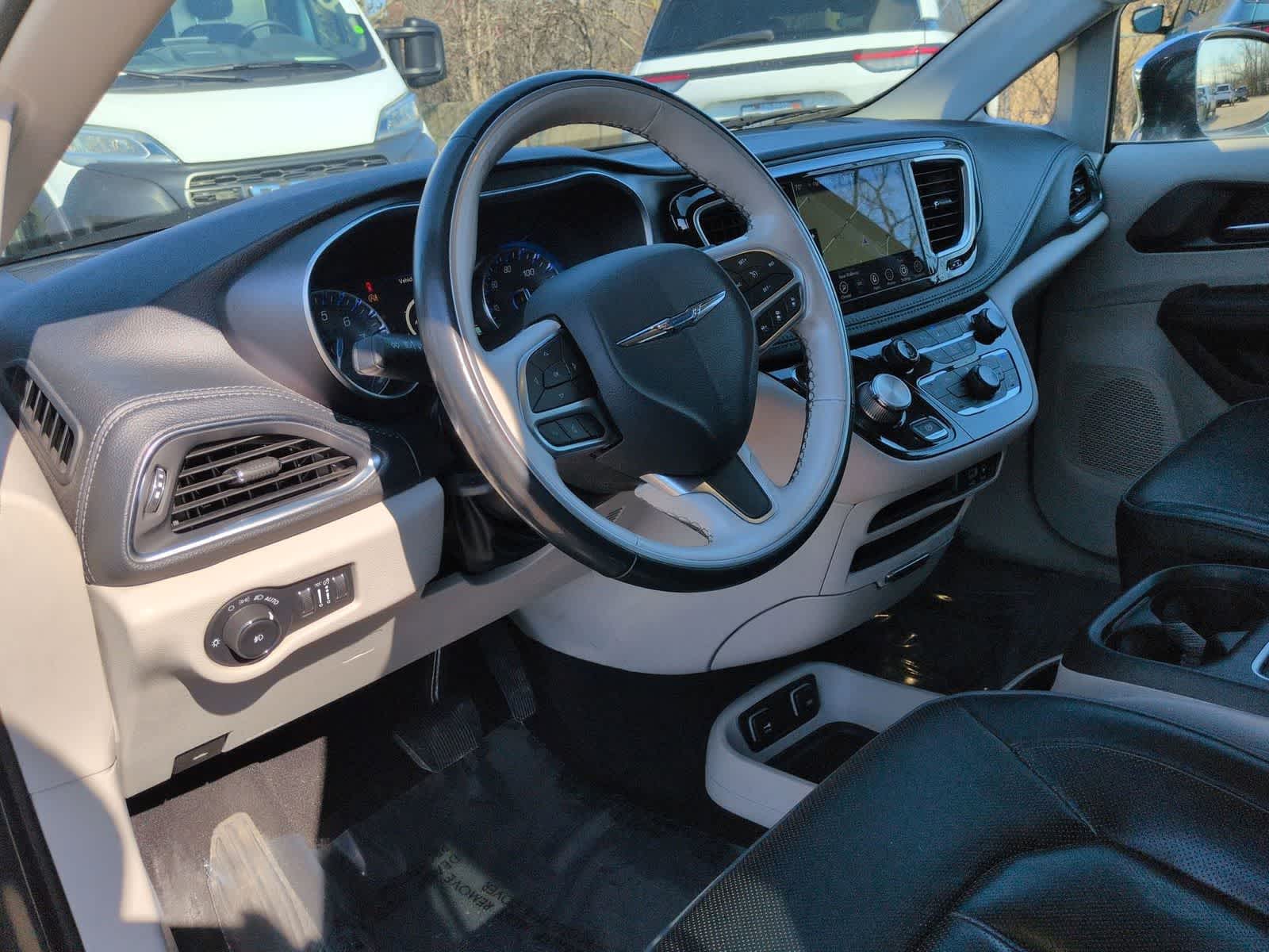 Thumbnail: 2020 Chrysler Pacifica - 10