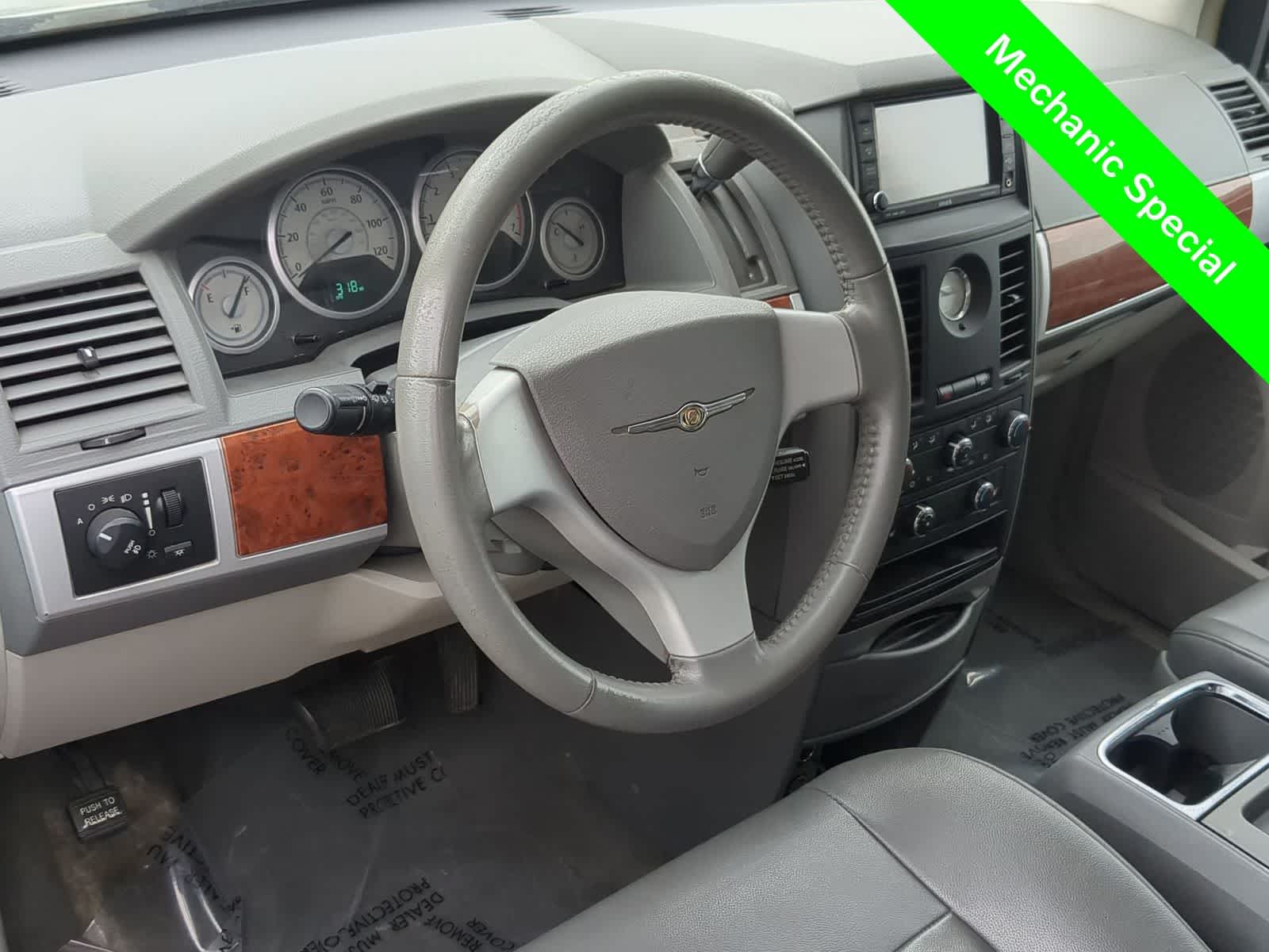 Thumbnail: 2008 Chrysler Town & Country - 10