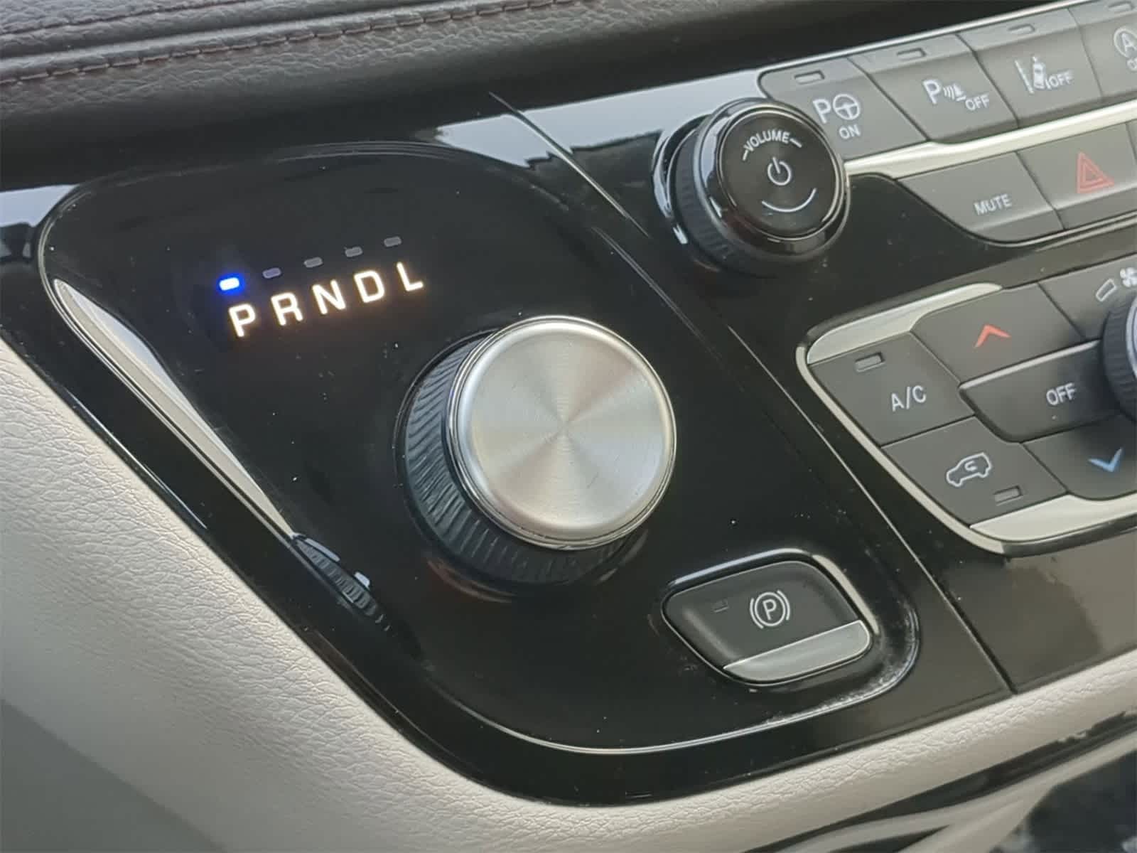 Thumbnail: 2020 Chrysler Pacifica - 32