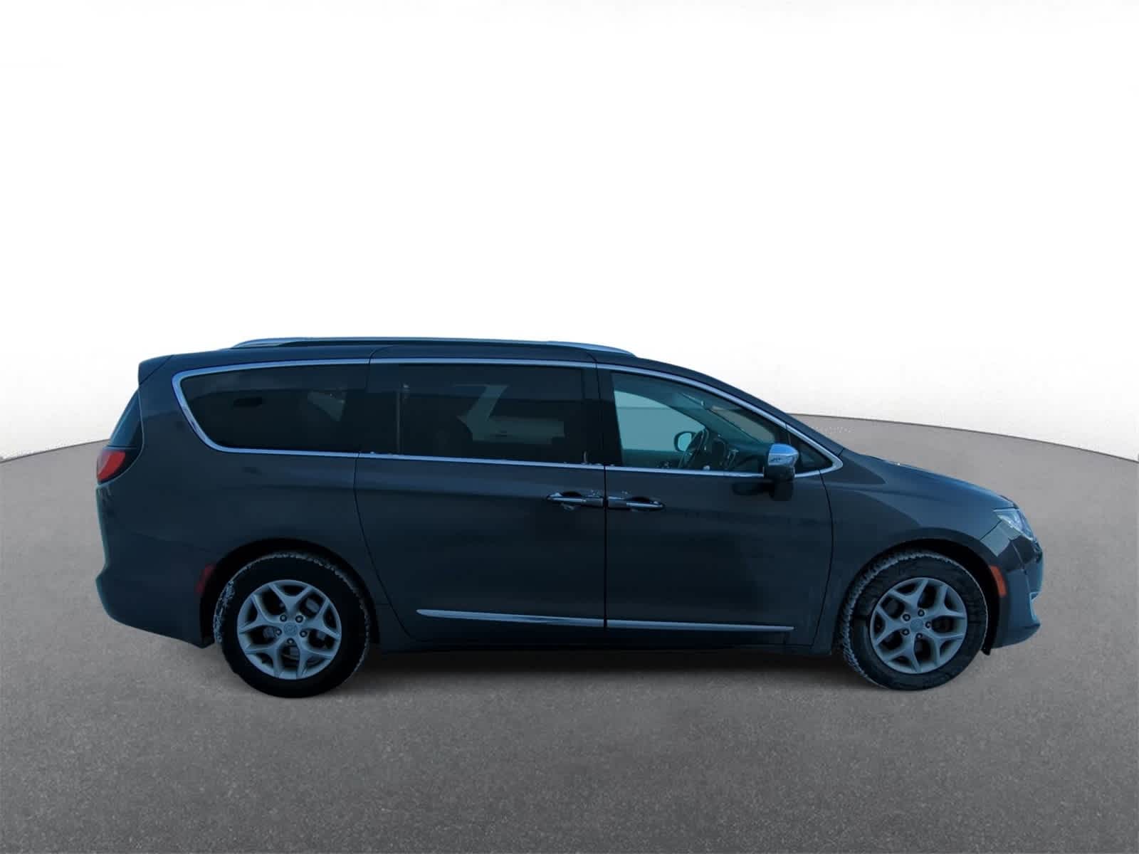 Thumbnail: 2020 Chrysler Pacifica - 9