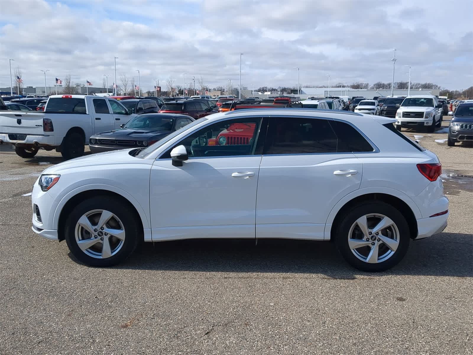 Thumbnail: 2022 Audi Q3 - 11