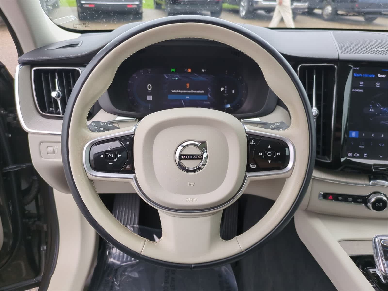 Thumbnail: 2022 Volvo XC60 - 20