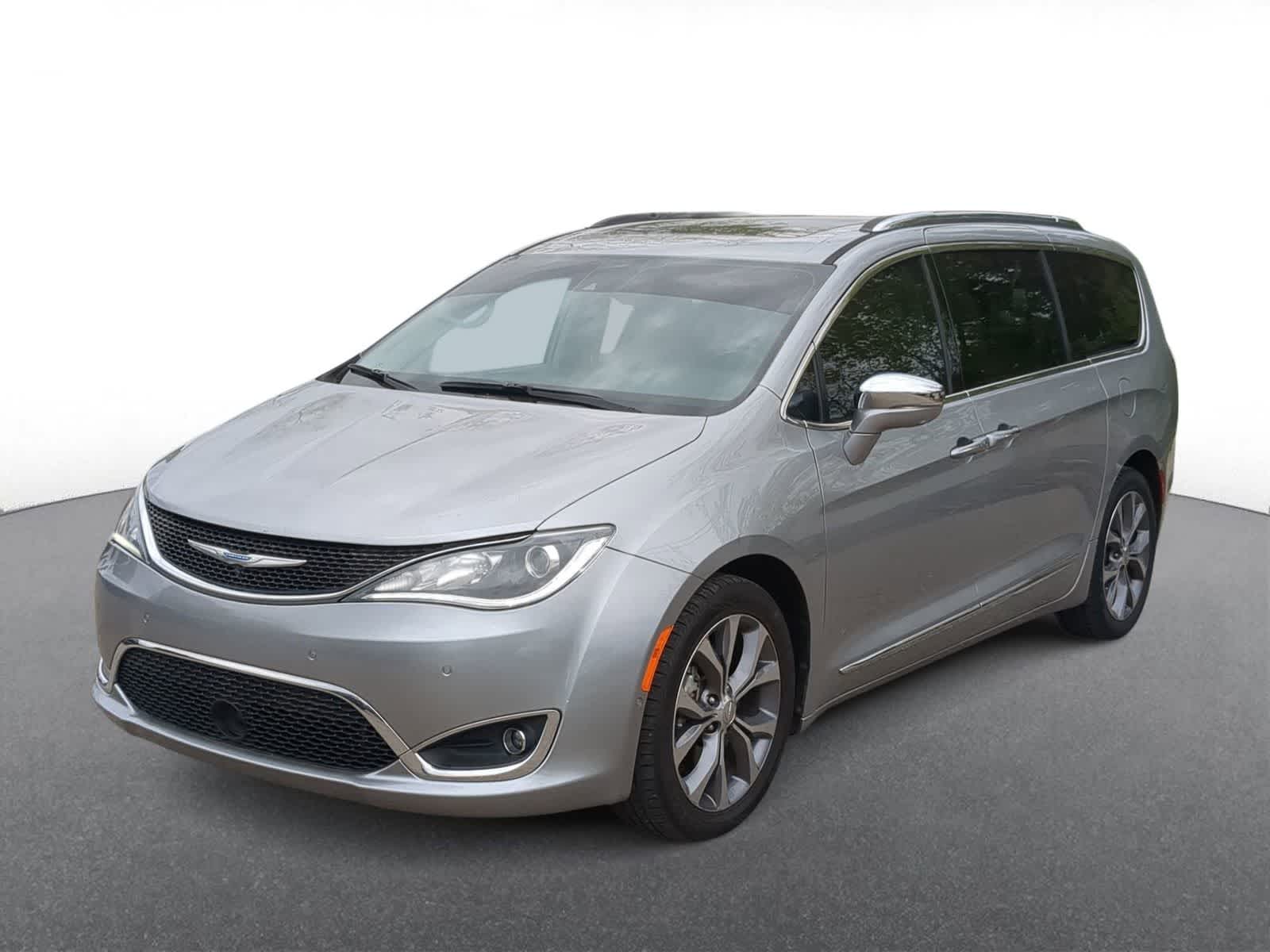 Thumbnail: 2018 Chrysler Pacifica - 4