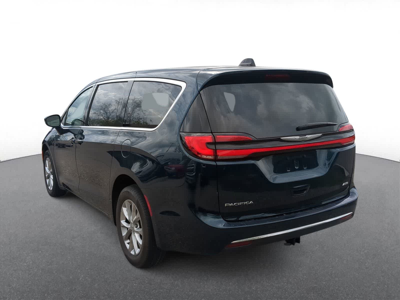 Thumbnail: 2023 Chrysler Pacifica - 6