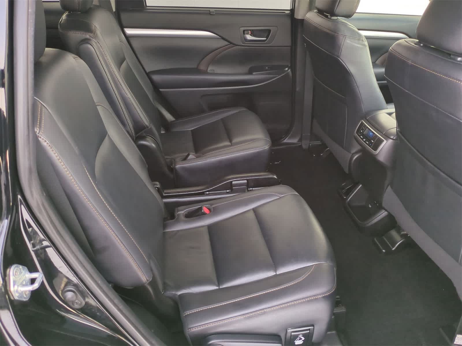 Thumbnail: 2019 Toyota Highlander - 21