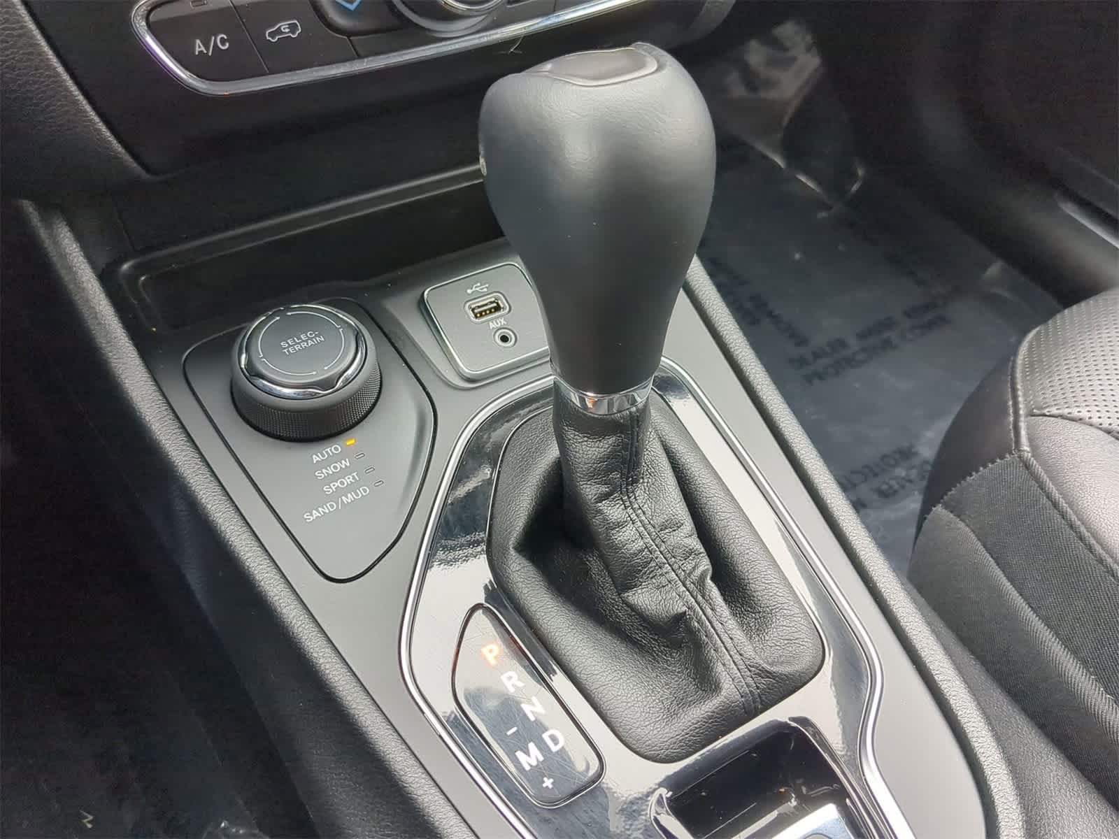 Thumbnail: 2019 Jeep Cherokee - 38