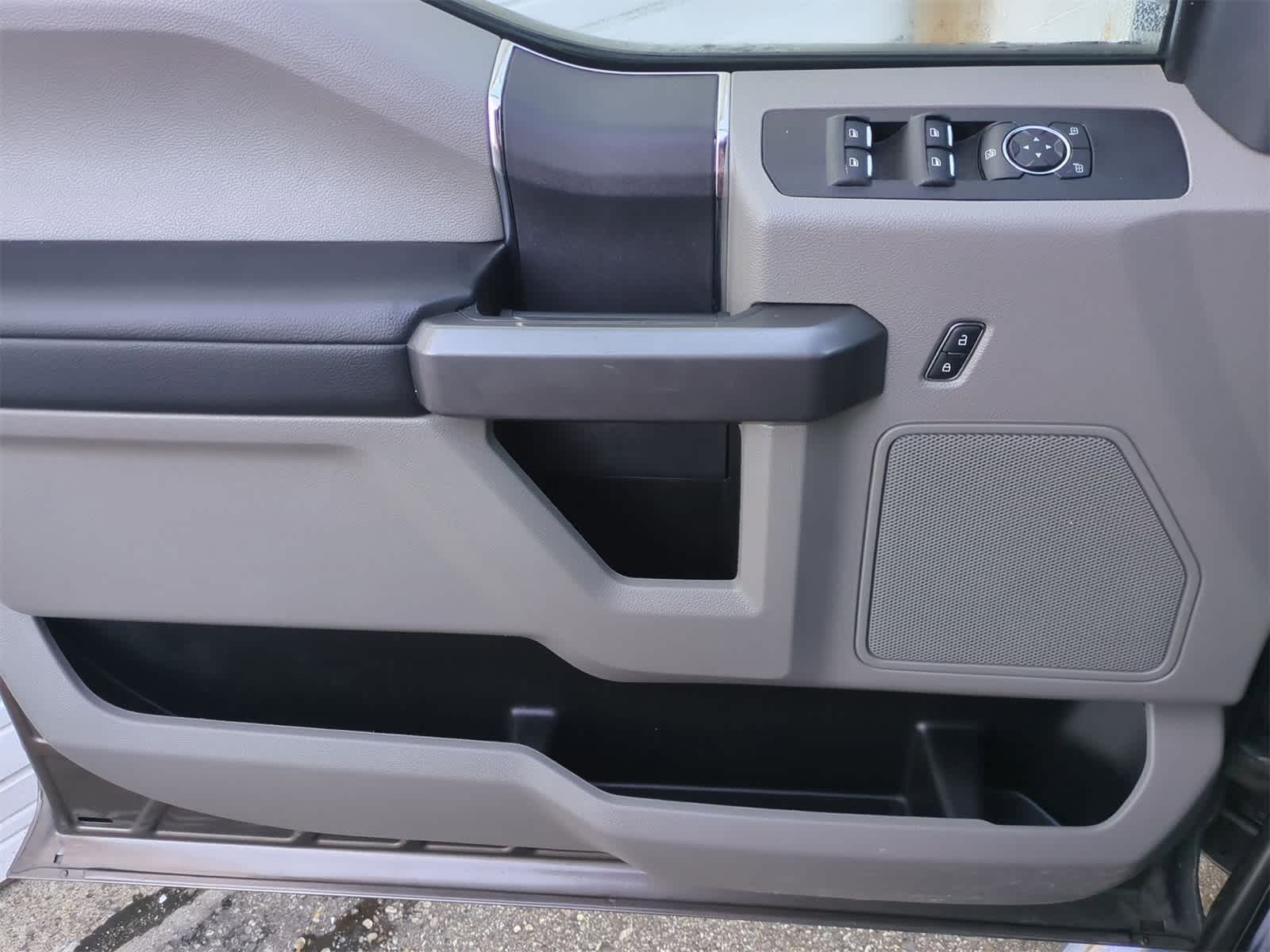 Thumbnail: 2022 Ford Econoline - 28