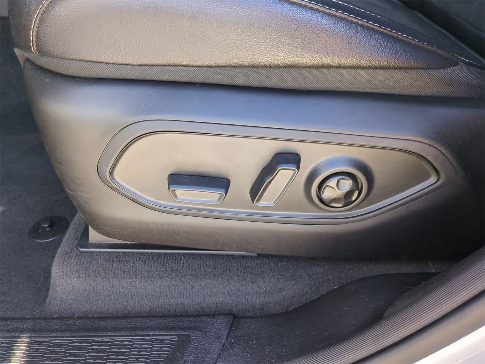 Thumbnail: 2023 Jeep Grand Cherokee L - 17