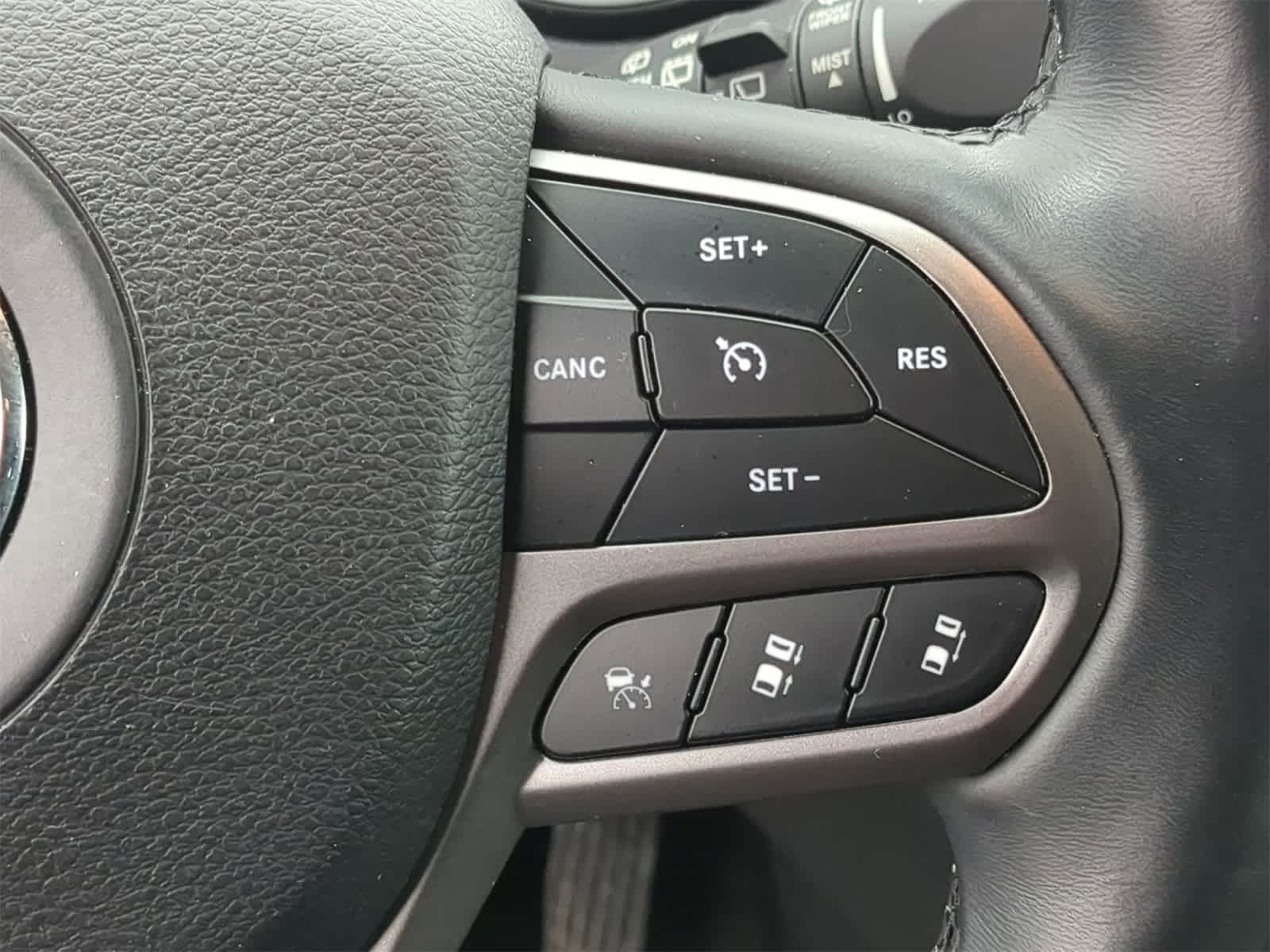 Thumbnail: 2019 Jeep Cherokee - 31