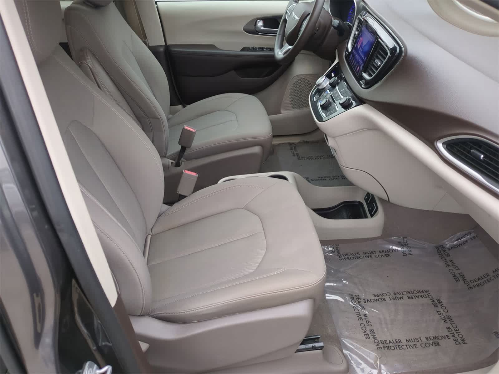 Thumbnail: 2017 Chrysler Pacifica - 21