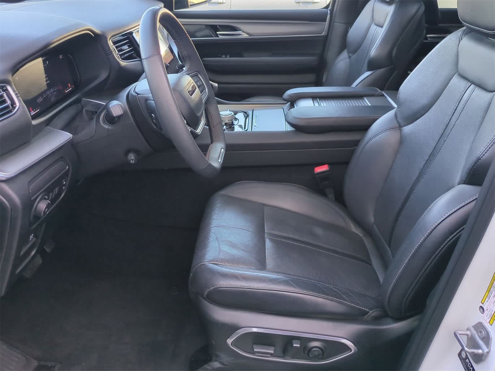 Thumbnail: 2023 Jeep Wagoneer - 15