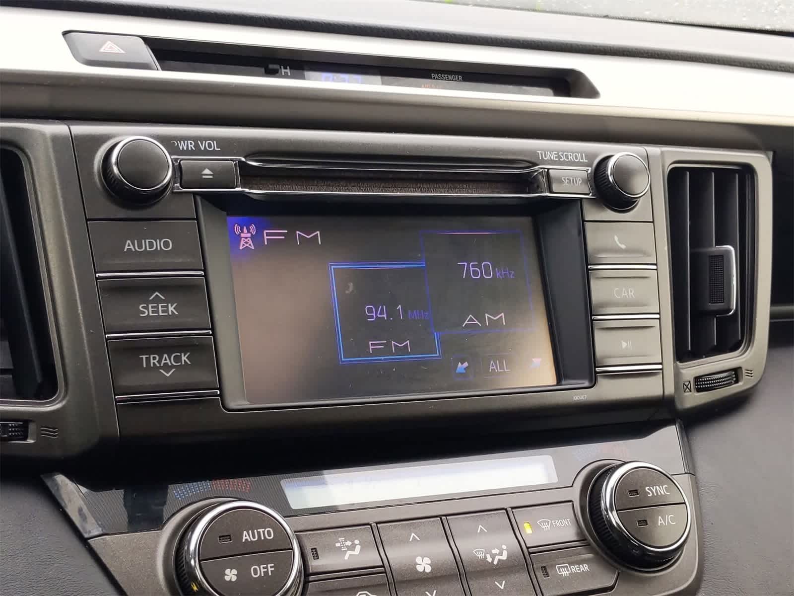 2013 Toyota RAV4 XLE 28