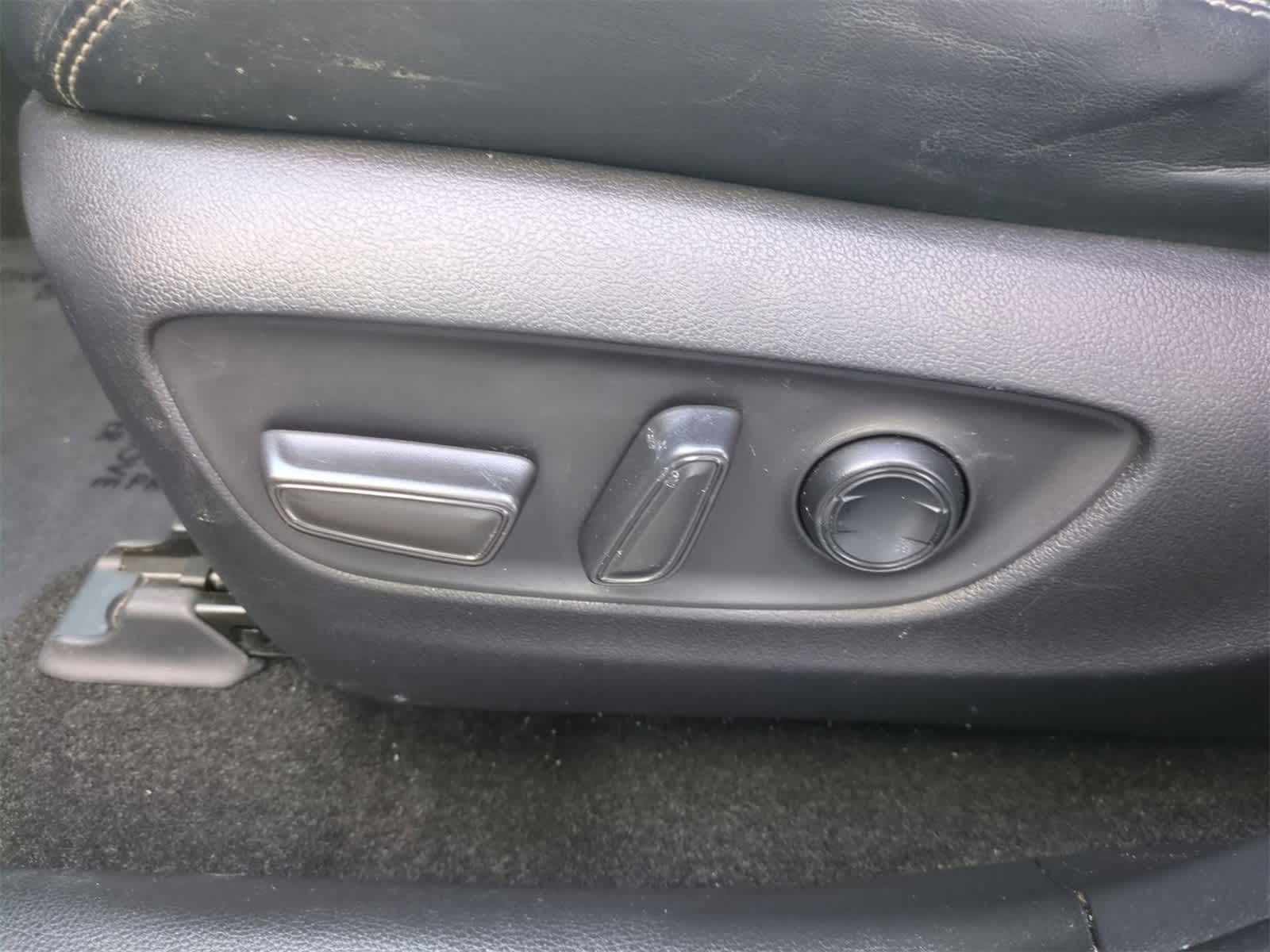 Thumbnail: 2019 Toyota RAV4 - 17