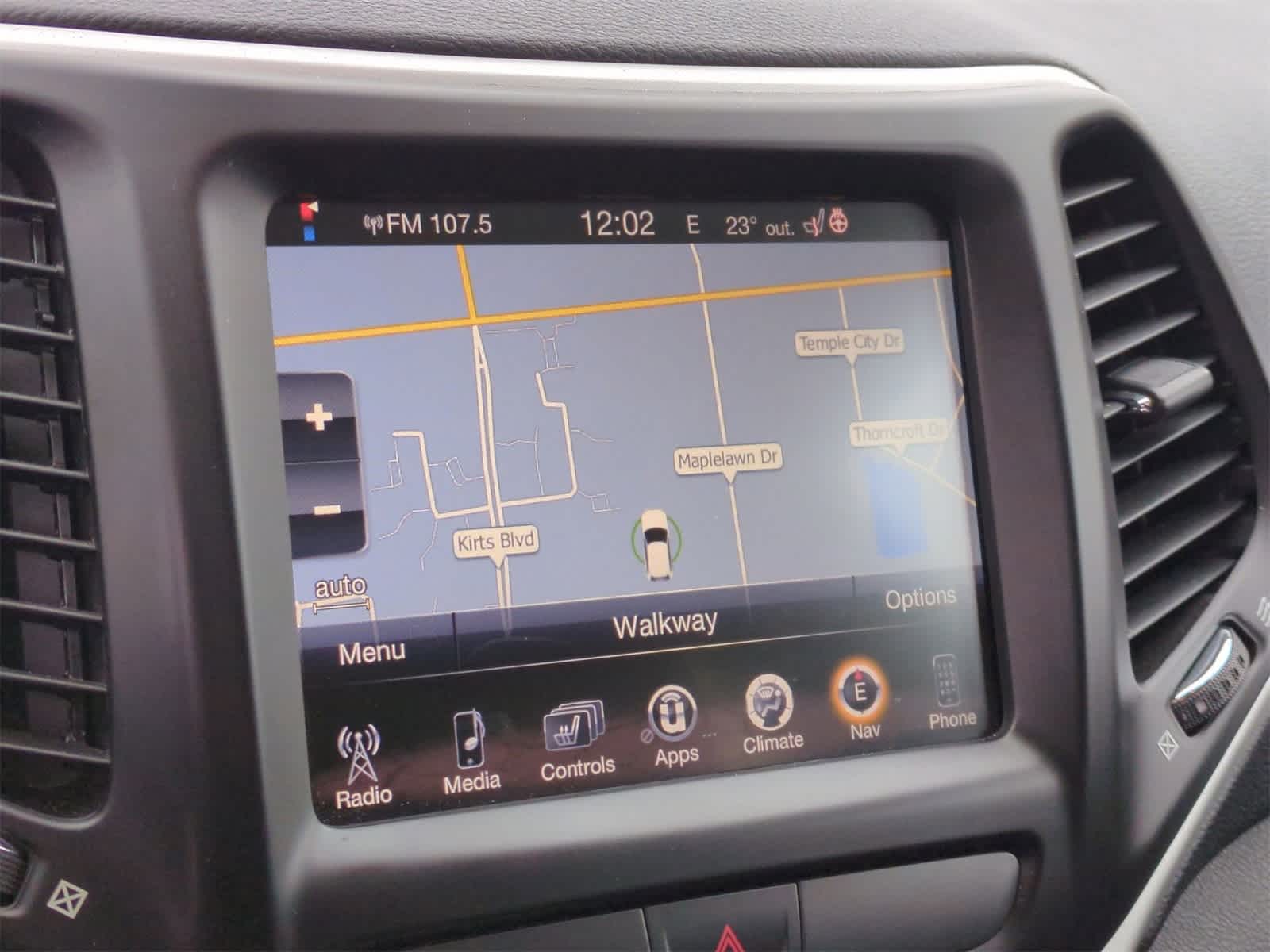 Thumbnail: 2015 Jeep Cherokee - 28