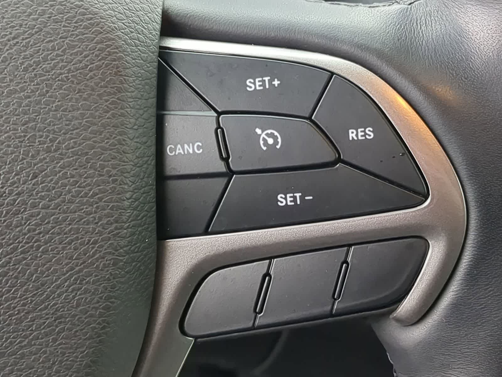 Thumbnail: 2022 Jeep Grand Cherokee - 24