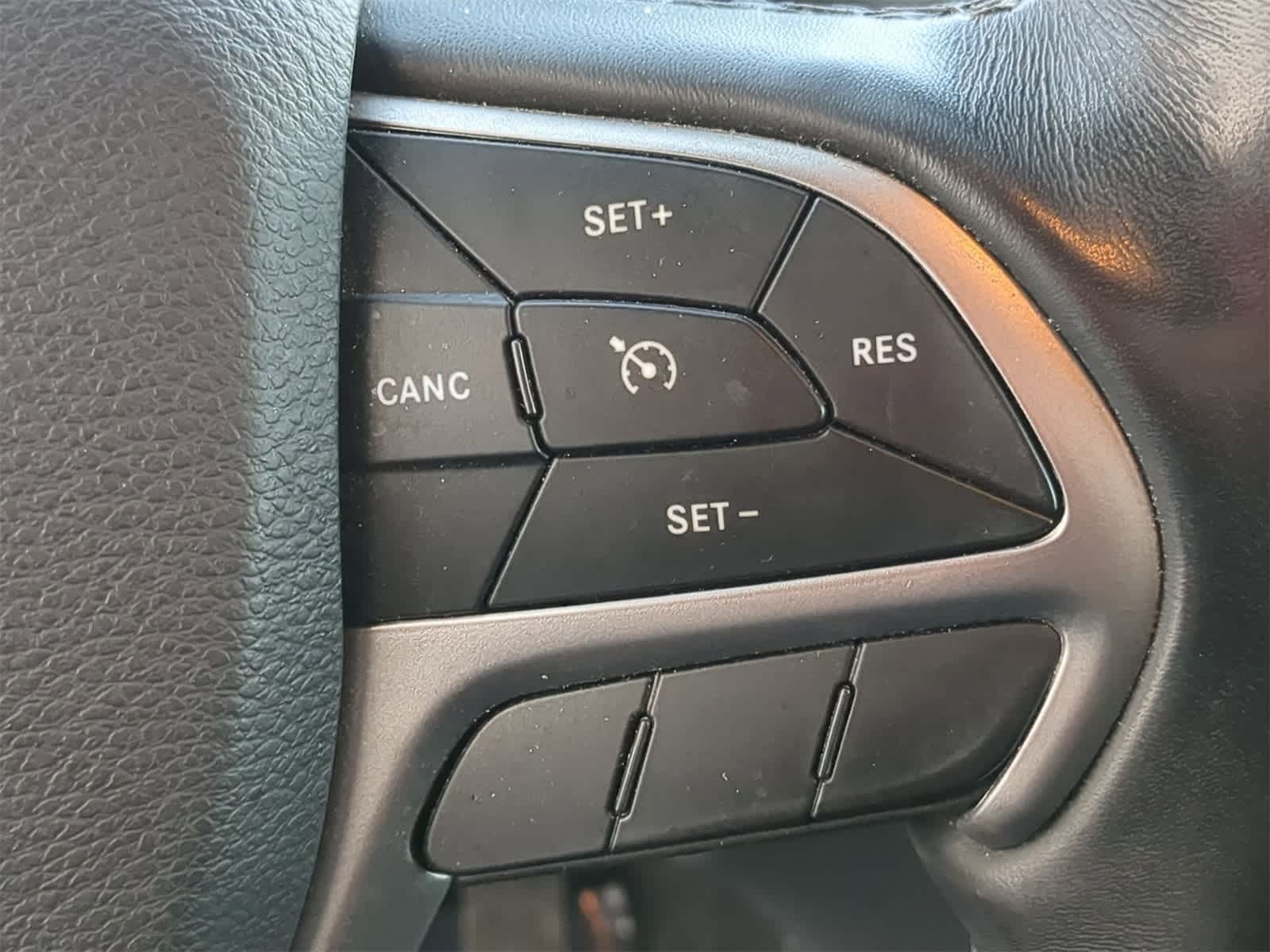 Thumbnail: 2020 Jeep Grand Cherokee - 24