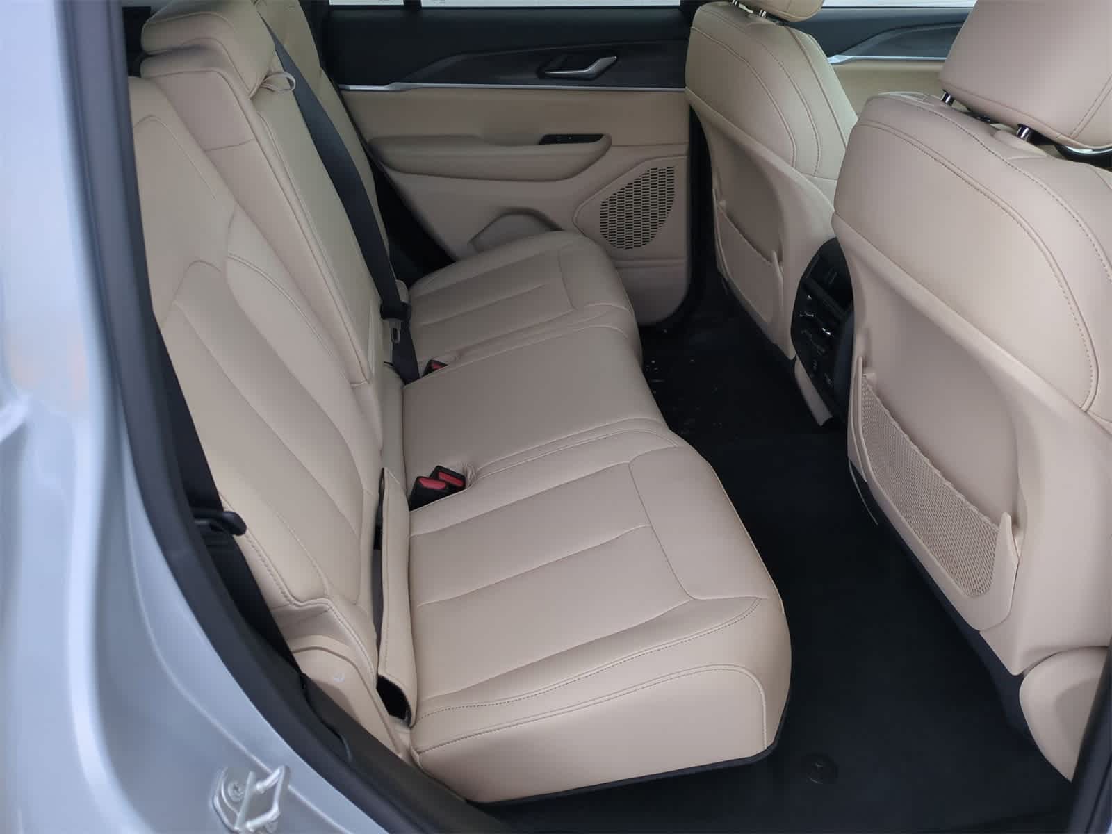 Thumbnail: 2023 Jeep Grand Cherokee - 20