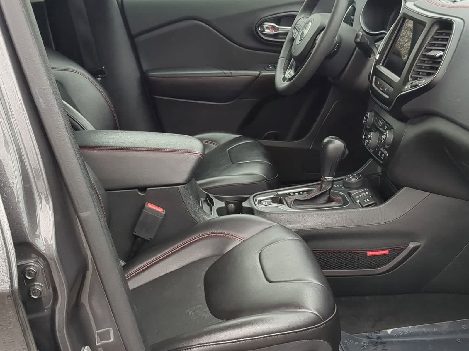 Thumbnail: 2022 Jeep Cherokee - 21