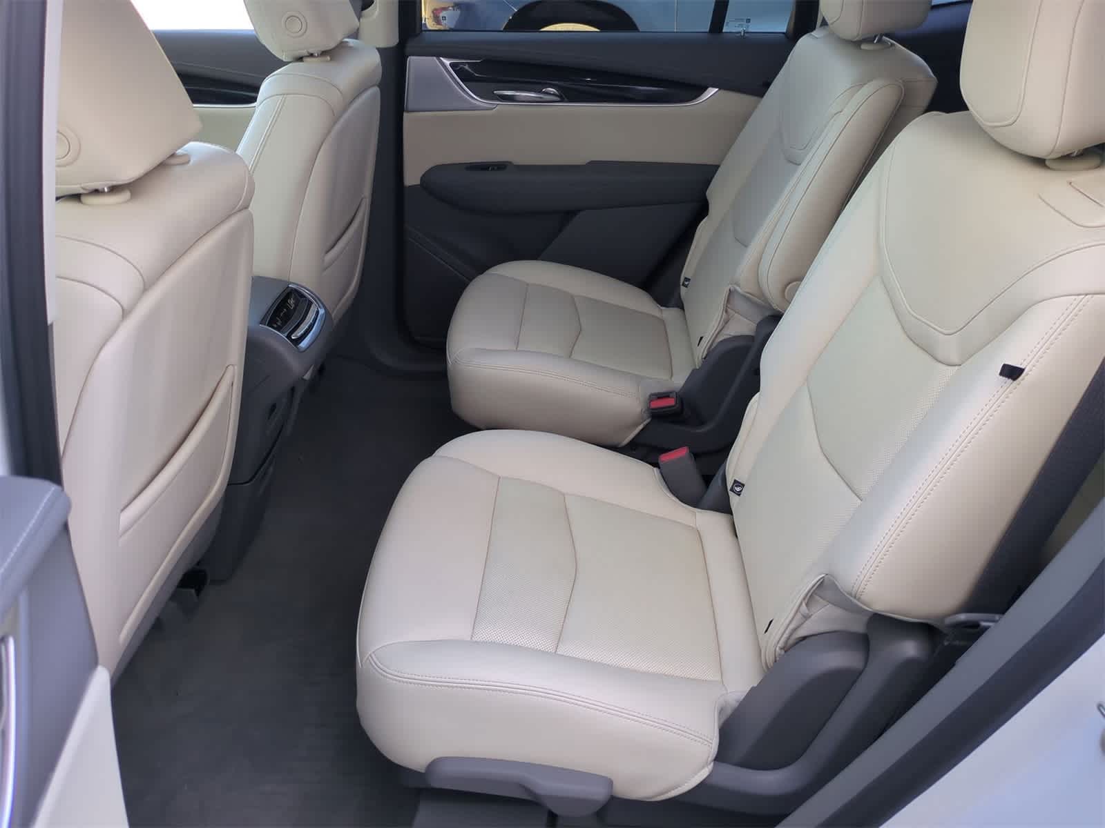 Thumbnail: 2024 Cadillac XT6 - 20