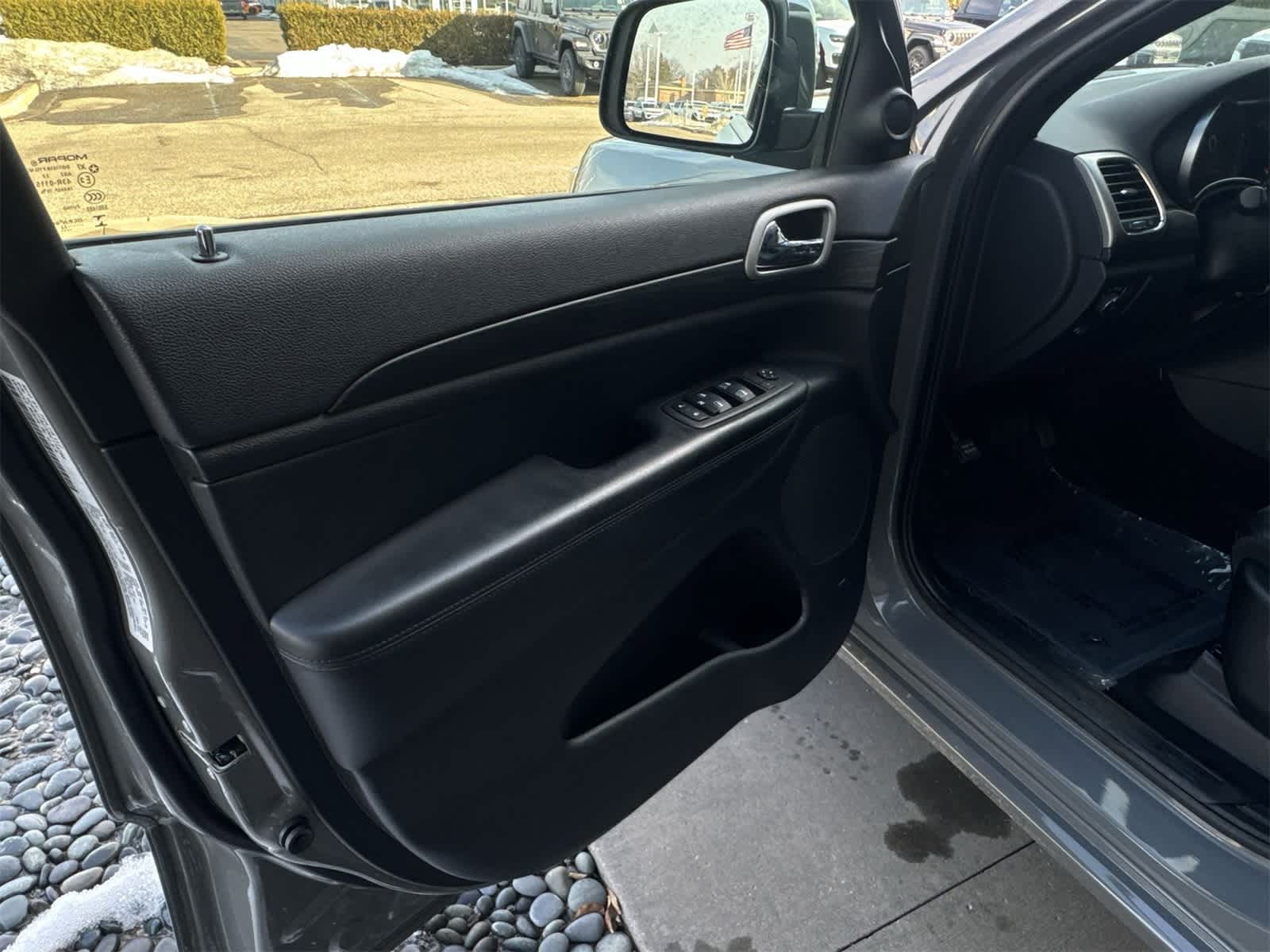 Thumbnail: 2022 Jeep Grand Cherokee - 31