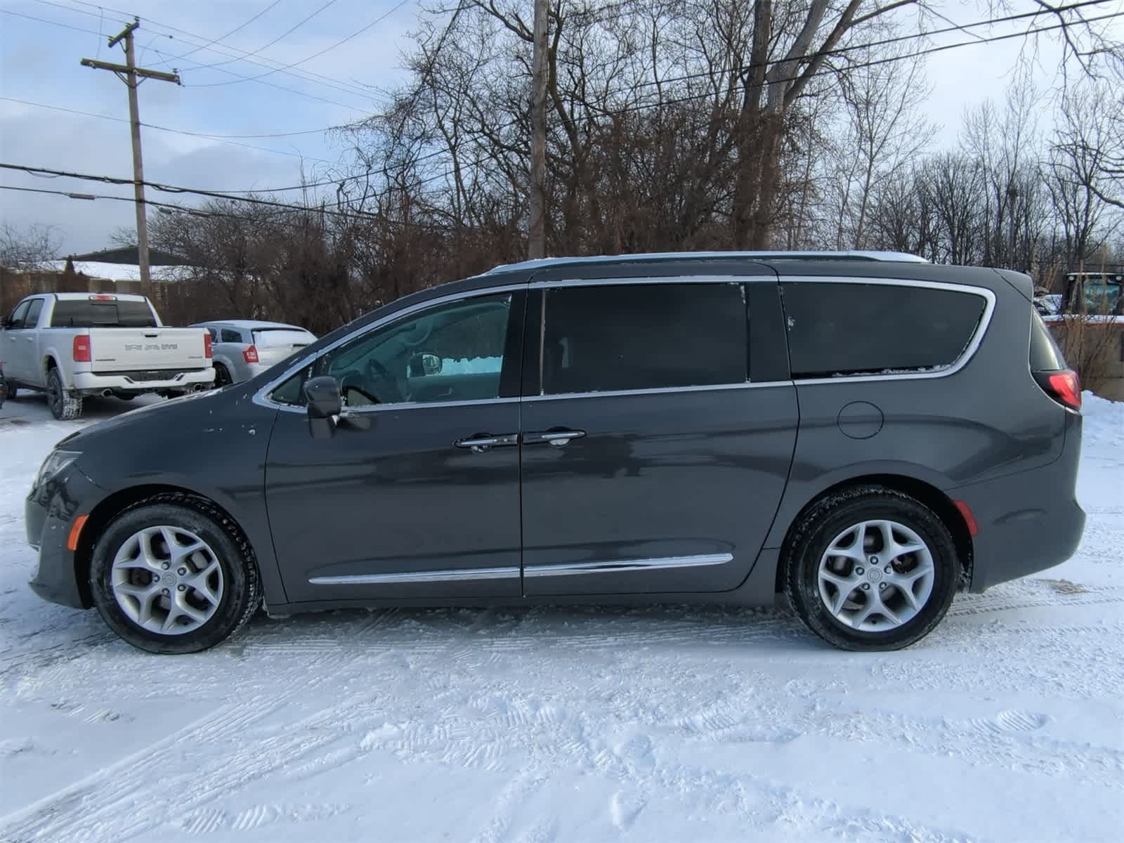 Thumbnail: 2017 Chrysler Pacifica - 11