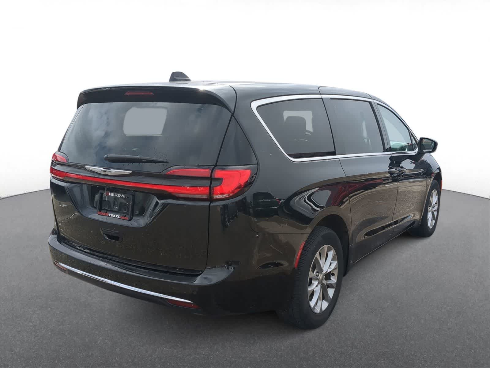 Thumbnail: 2023 Chrysler Pacifica - 8