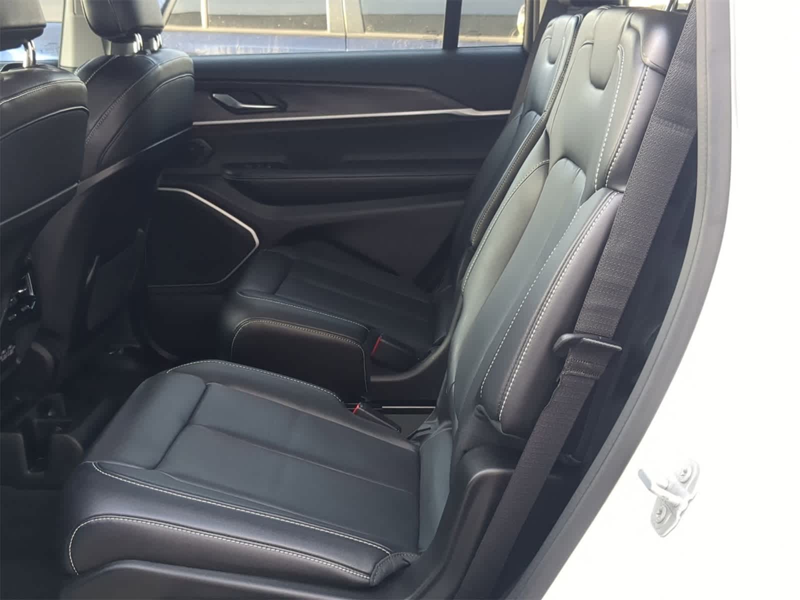 Thumbnail: 2022 Jeep Grand Cherokee L - 26