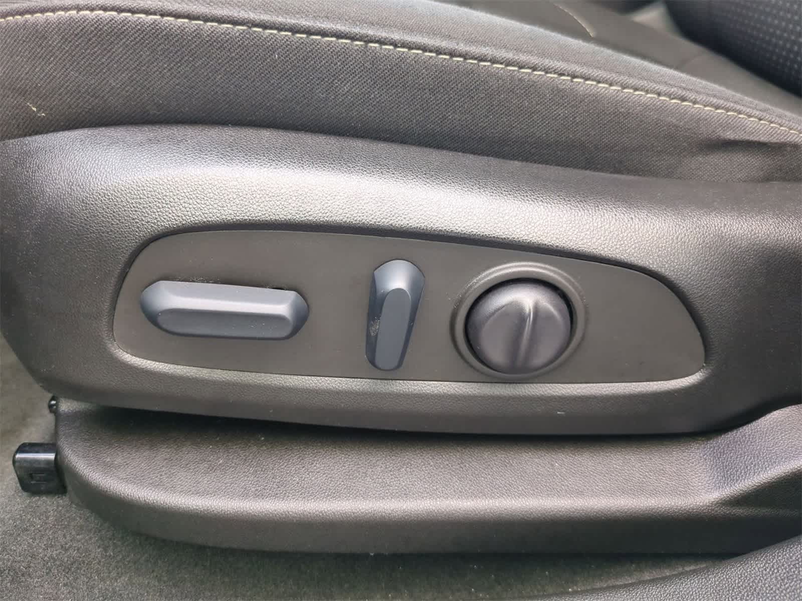 Thumbnail: 2023 GMC Acadia - 17