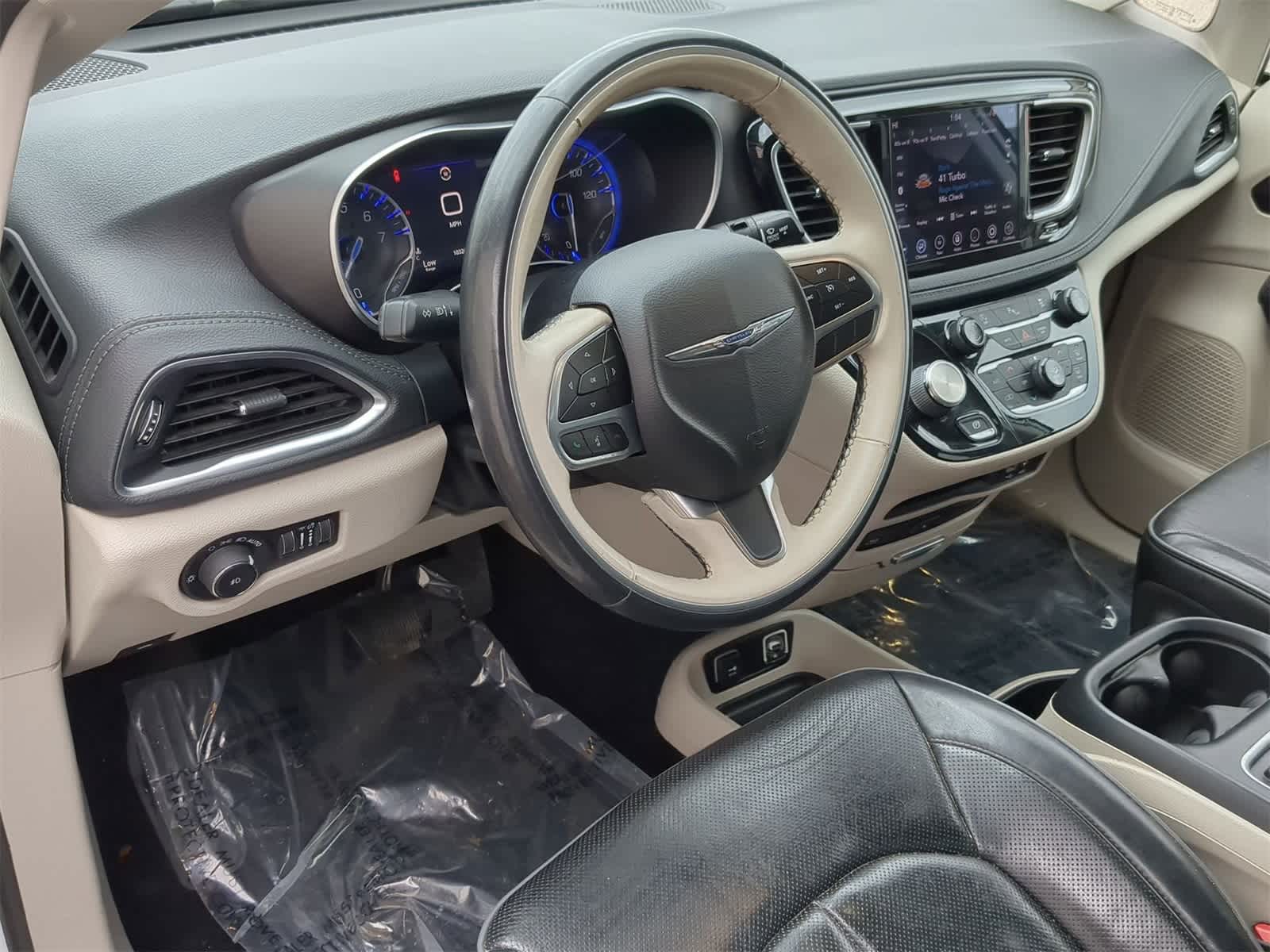 Thumbnail: 2020 Chrysler Pacifica - 10